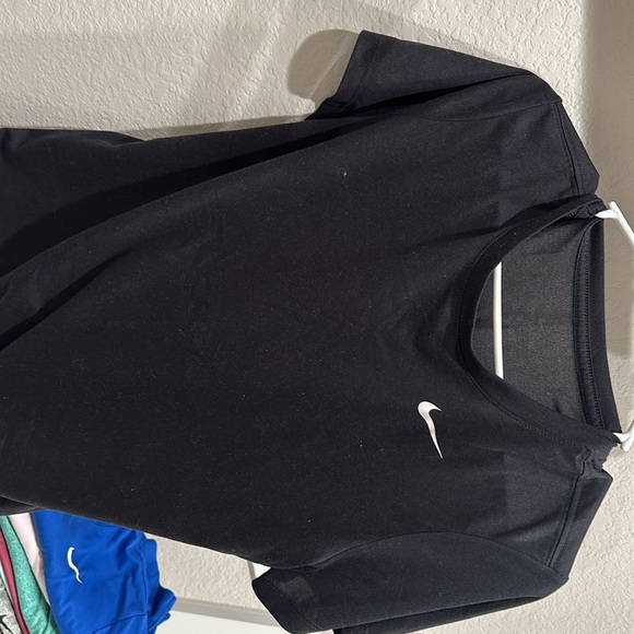 Nike dri fit bundle. 7 shirts total. - Picture 8 of 8